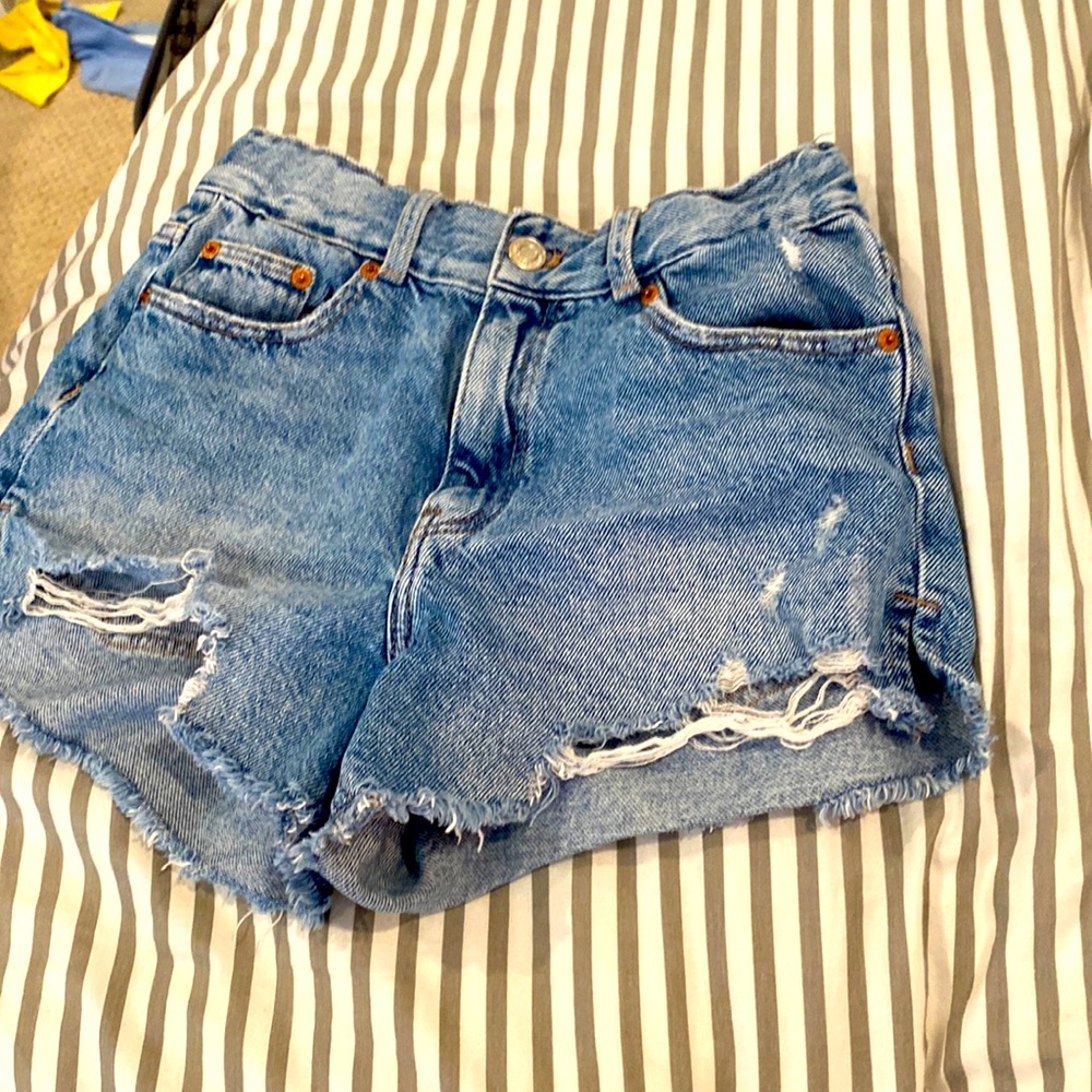 Super cute Zara jean shorts